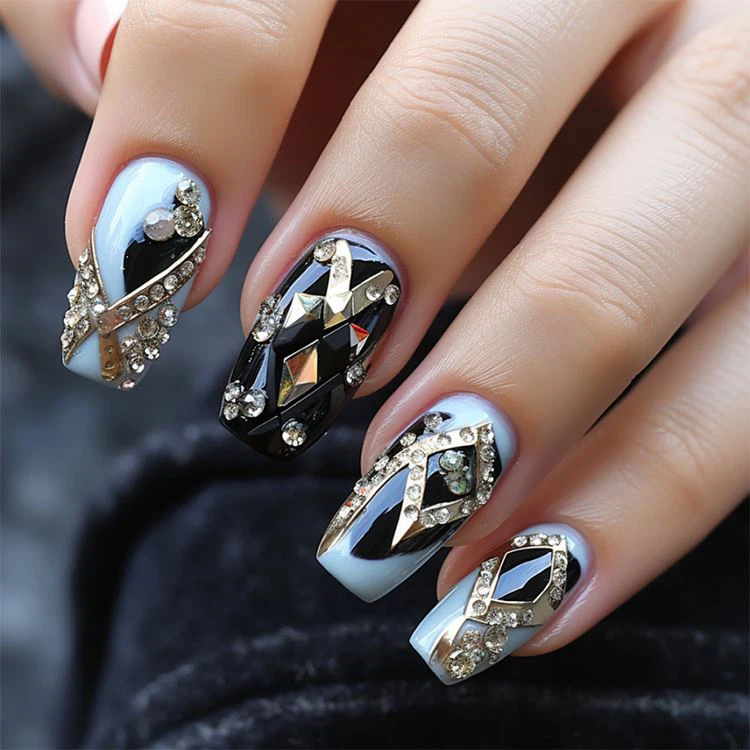 Нокти с кристали